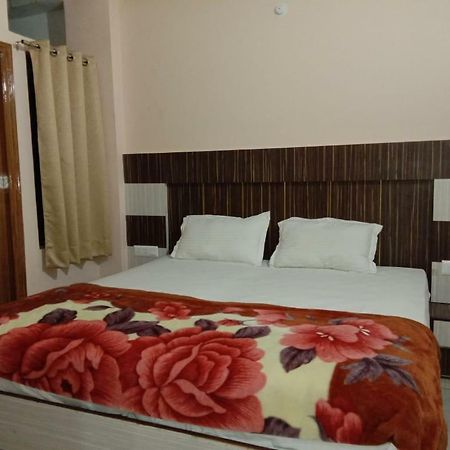 Adb Rooms Hotel De Pal Varanasi Eksteriør bilde