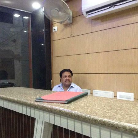 Adb Rooms Hotel De Pal Varanasi Eksteriør bilde