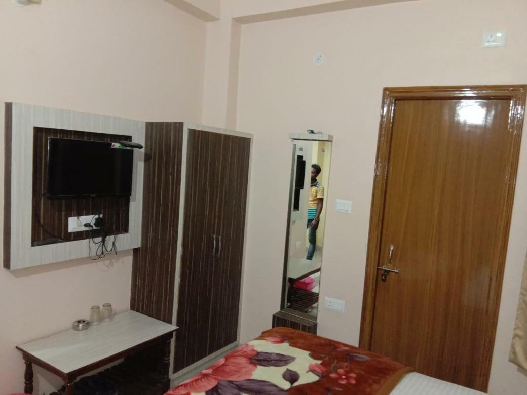 Adb Rooms Hotel De Pal Varanasi Eksteriør bilde